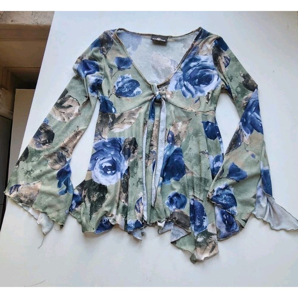 VNT Sheer Floral Shirt Womans M Tie Bell Sleeve Handkerchief Hem Boho Fairycore - Picture 13 of 16